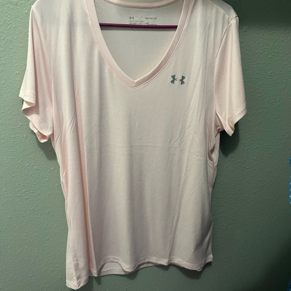 Under Armour Women's Light Pink V-Neck Tee XL- Never Been Worn